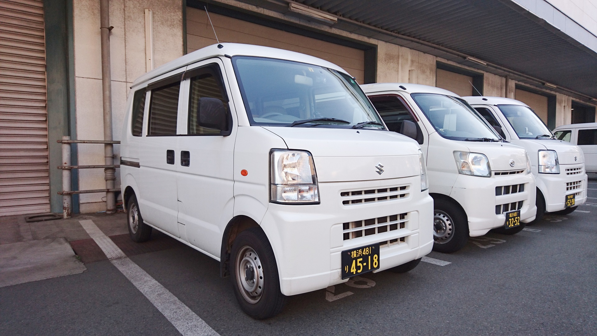 軽貨物配送用の軽自動車の写真