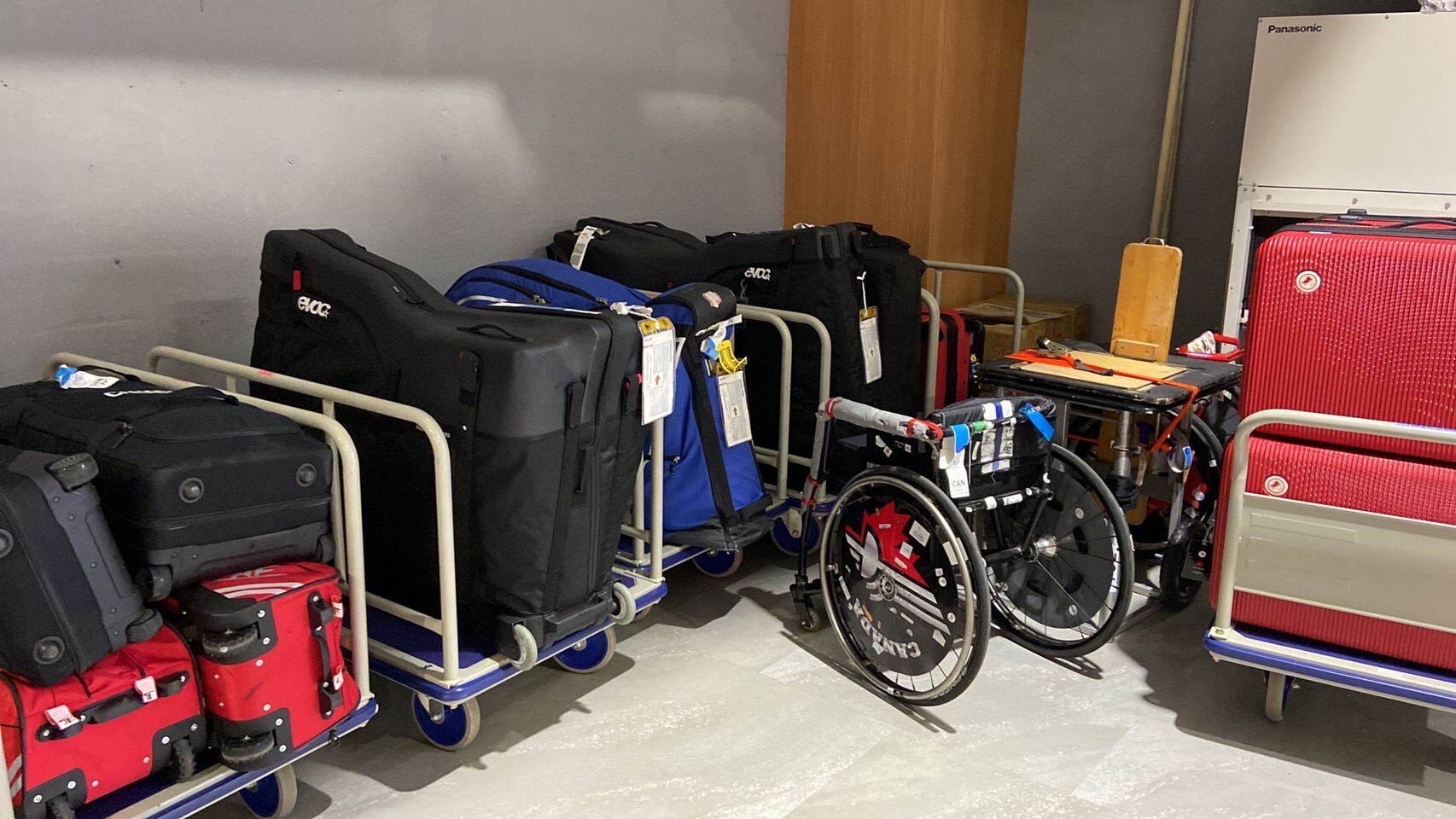 オリンピック、東京、海外の荷物